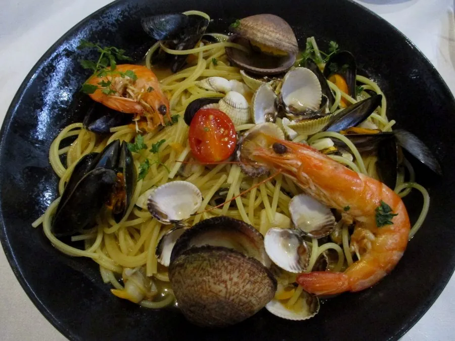 Spaghetti a vongole e gamberi